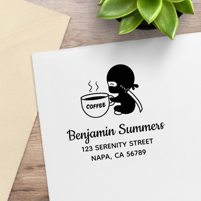 Winziger Ninja mit großer Kaffeetasse Adresse Gummistempel (Von Creator hochgeladen)