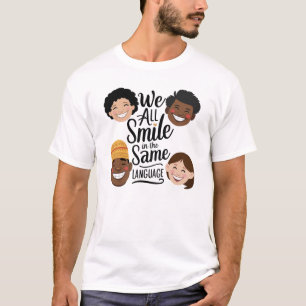 Wir alle lächeln in derselben Sprache T-Shirt