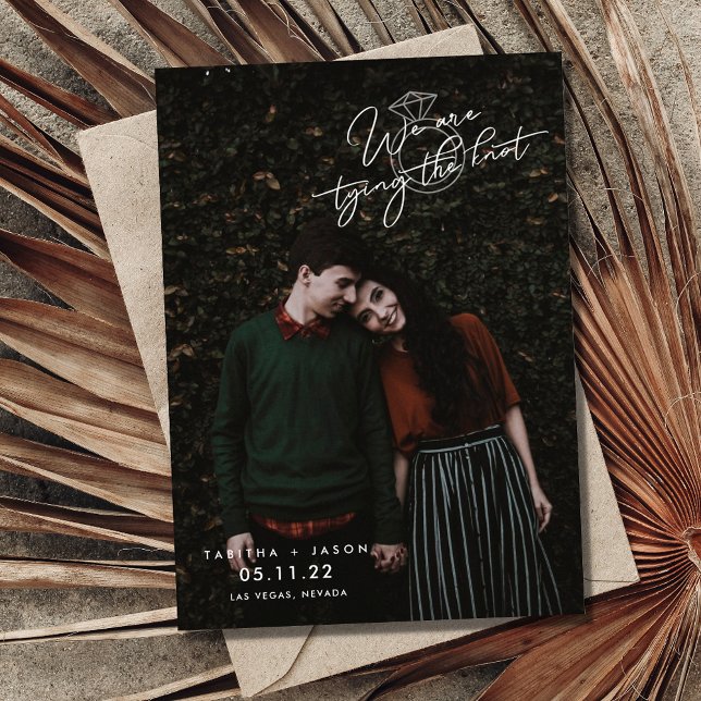 Wir binden das Foto des Knotens, um die Daten zu r Ankündigungspostkarte (Von Creator hochgeladen)