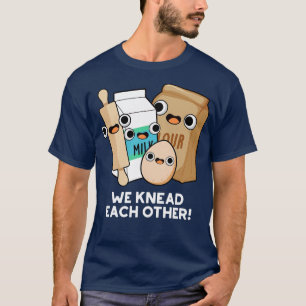 Wir brauchen einander lustiger Back-Wortspiel T-Shirt
