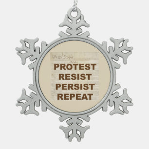 Wir, die Protestwiderstände bleiben bestehen Schneeflocken Zinn-Ornament