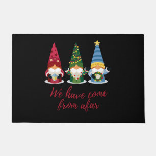 Wir drei Gnome sind aus AfarDoormat gekommen Fußmatte