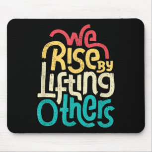 Wir erheben uns, indem wir andere erheben - Motivi Mousepad