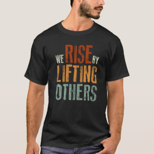 Wir erheben uns, indem wir andere inspirierende Zi T-Shirt