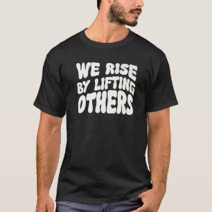 Wir erheben uns, indem wir andere inspirierende Zi T-Shirt