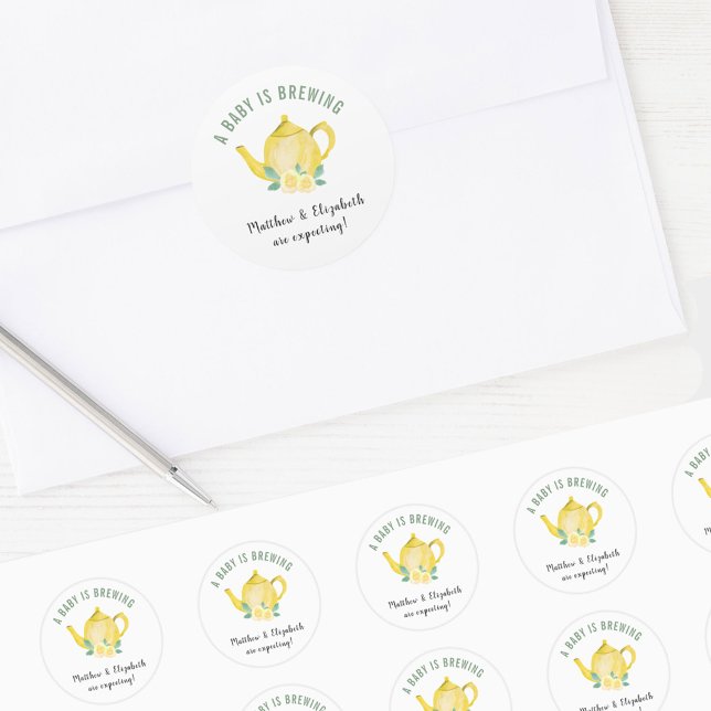Wir erwarten, dass ein Baby gelben Teekessel braut Runder Aufkleber (Von Creator hochgeladen)