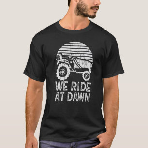 Wir fahren am Morgengrasmäher und machen Lachs Day T-Shirt