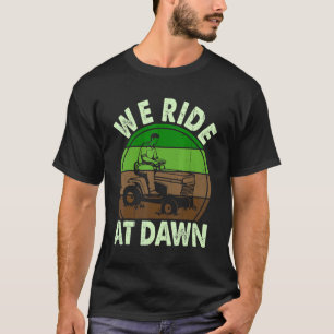 Wir fahren auf der Vater Traktor Garde des Morgenm T-Shirt