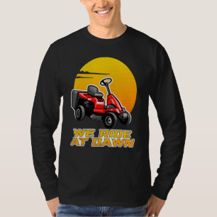 Wir fahren bei Morgendämmerung mit Rasenmäher T-Shirt