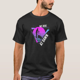 Wir fahren bei Morgendämmerung Vaporwave Rasenmähe T-Shirt