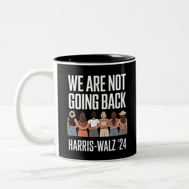 Wir gehen nicht zurück Kamala Harris Waltz 24 Zweifarbige Tasse (Links)