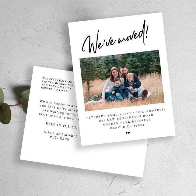 Wir haben das moderne, einfache Foto verschoben Ankündigungspostkarte (Von Creator hochgeladen)