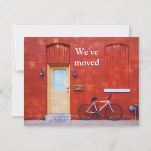 Wir haben das Niedliche moderne Fahrrad des Roten Ankündigung