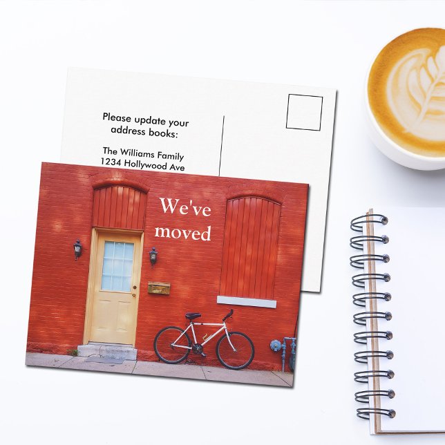 Wir haben das Niedliche moderne Fahrrad des Roten  Ankündigungspostkarte (Von Creator hochgeladen)