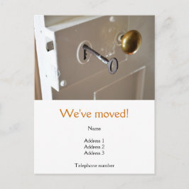 Wir haben die Postkarte mit einer alten Tür und ei