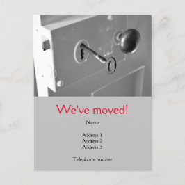 Wir haben die Postkarte mit einer alten Tür und ei