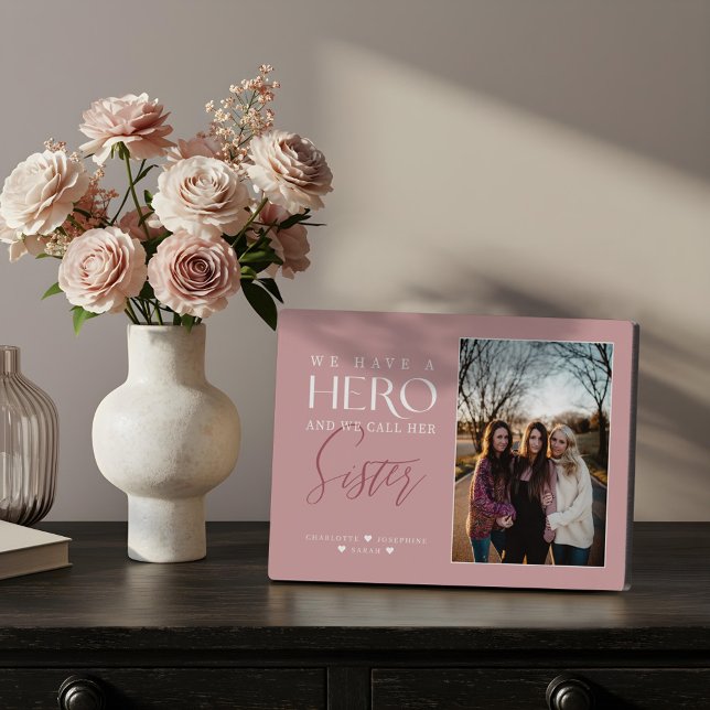 Wir haben einen Helden, den wir ihre Schwester Fot Fotoplatte (We Have a Hero We Call Her Sister Photo Keepsake Plaque)