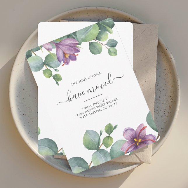 Wir haben Eukalyptus Greenery Botanical Moving Ankündigung (Botanical Eucalyptus Sage Green and Purple Script Moving Announcement)