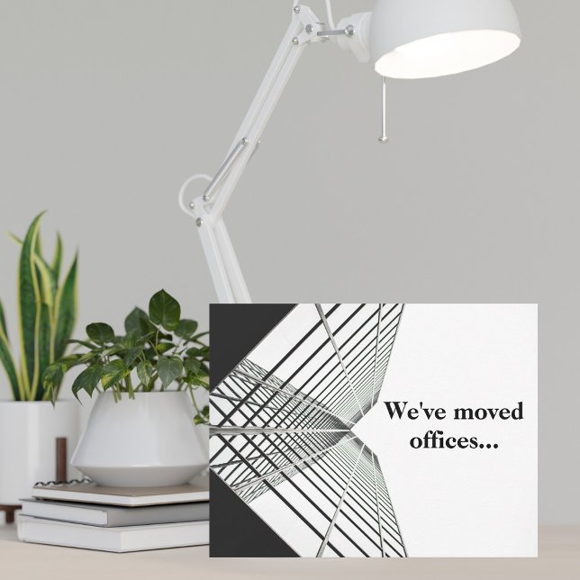 Wir haben Geschäftsbüros umgezogen, die Schwarz-we Ankündigung (Von Creator hochgeladen)