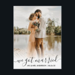 Wir haben Verheiratetes, modernes Skriptüberlagern Postkarte<br><div class="desc">Moderne trendige Kalligrafie Wir Got Verheiratete Hochzeitsankündigung Foto Postcard</div>