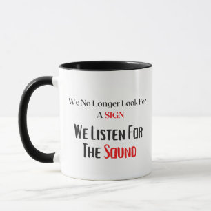 Wir hören auf die Sound-Tasse Tasse