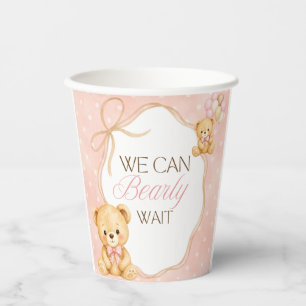 Wir können es kaum erwarten Rosa Bär Mädchen Baby- Pappbecher