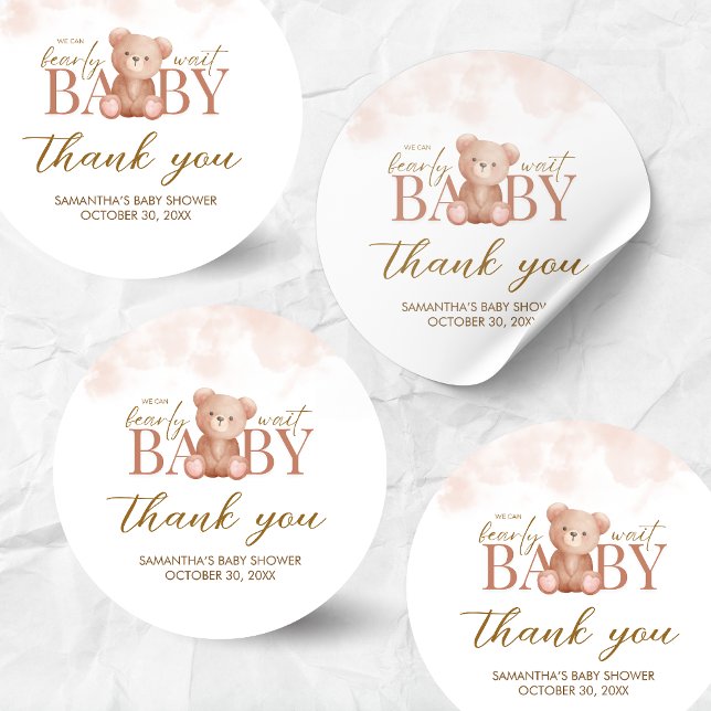Wir können frühzeitig auf eine Babydusche warten Runder Aufkleber (Teddy Bear Baby Shower Sticker)