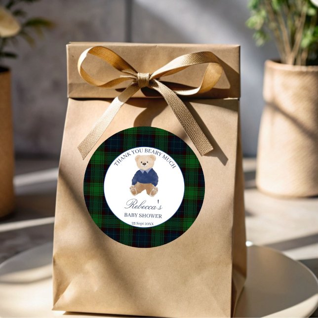 Wir können frühzeitig die klassische karierte Baby Runder Aufkleber (We can bearly wait green plaid  polo teddy bear baby shower favor stickers)