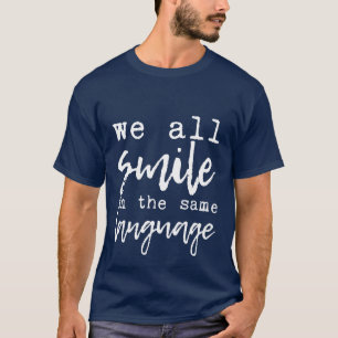Wir lächeln alle in derselben Sprache lustige Freu T-Shirt