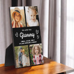 Wir Liebe Sie Grammy Familie Moderne Foto Collage Fotoplatte<br><div class="desc">Die Grammy We Liebe You Heart Modern Foto Collage Plaque ist ein berührendes und personalisiertes Geschenk, das Ihre Liebe für Ihre Großmutter zeigt. Diese hübsch gestaltete Gedenktafel besticht durch eine herzförmige Collage aus Foto, mit der Sie Ihre Lieblingsfamilienfotos in einem modernen und stilvollen Layout hinzufügen können. Die herzliche "Wir Liebe...</div>