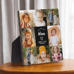 Wir Liebe Sie Mama Familie Moderne FotoCollage Fotoplatte<br><div class="desc">Die We Liebe You Mama Family Modern Foto Collage Plaque ist ein herzlicher Pfeiler, der die besondere Bindung zwischen einer Mutter und ihrer Familie feiert. Mit einem individuell gestaltbaren Design ermöglicht diese Plakette es Ihnen, Ihre Lieblings-Fotos hochzuladen und in eine wunderschöne Collage zu ordnen. Das elegante, moderne Layout wird durch...</div>