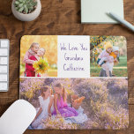 Wir Liebe Sie Oma Custom Grandkids Foto Mousepad<br><div class="desc">Diese niedliche,  maßgeschneiderte We Liebe You Oma Mousepad verfügt über eine schöne Anordnung von 3 Enkel Fotos auf einem weißen Hintergrund mit schönen lila lila Typografie für Ihre Großmutter. Dieses wunderschöne Enkelkinder-Foto-Geschenk beinhaltet Ihre eigene Fotocollage,  die Ihre personalisierte Botschaft und die Namen Ihrer Enkelinnen umgibt.</div>