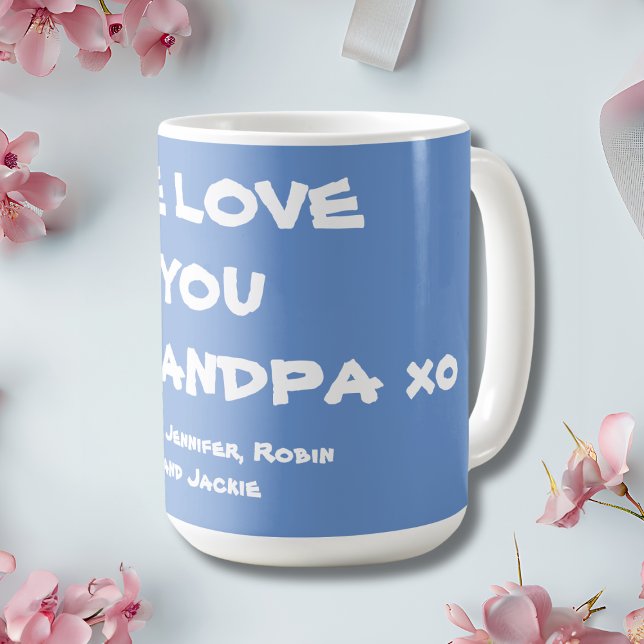 Wir Liebe Sie Opa Personalisiert weiches Blau & We Kaffeetasse (We Love You Grandpa Coffee Mug. Whimsical White Script against a Soft Blue Background.)