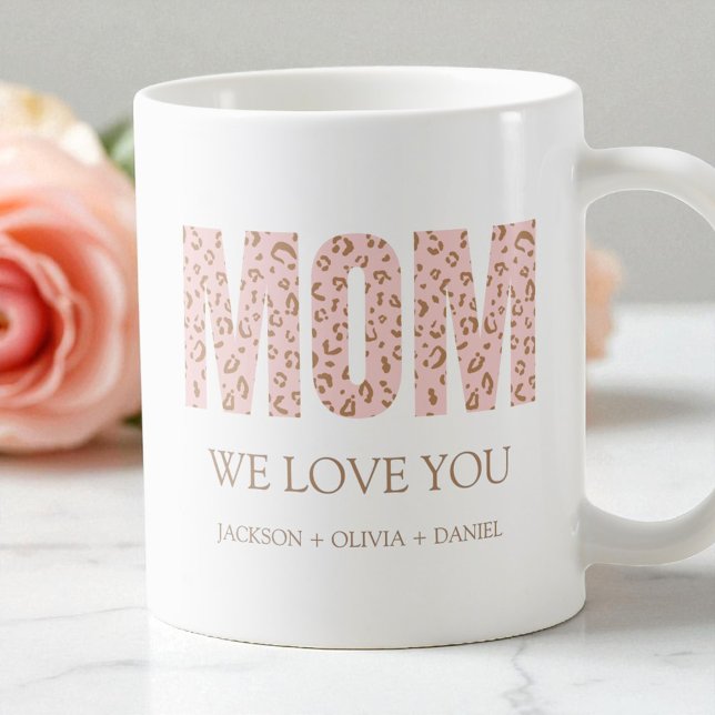 Wir Liebe Sie rosa Leopard Moderne Typografie Mama Kaffeetasse (We Love You Pink Leopard Modern Typography Mom Coffee Mug)