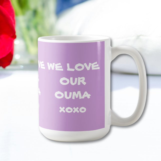 WIR LIEBE UNSERES OUMA GIFT Lila und weiß Kaffeetasse ("WE LOVE OUR OUMA XOXO" Soft Purple and White Coffee Mug for Grandma.)