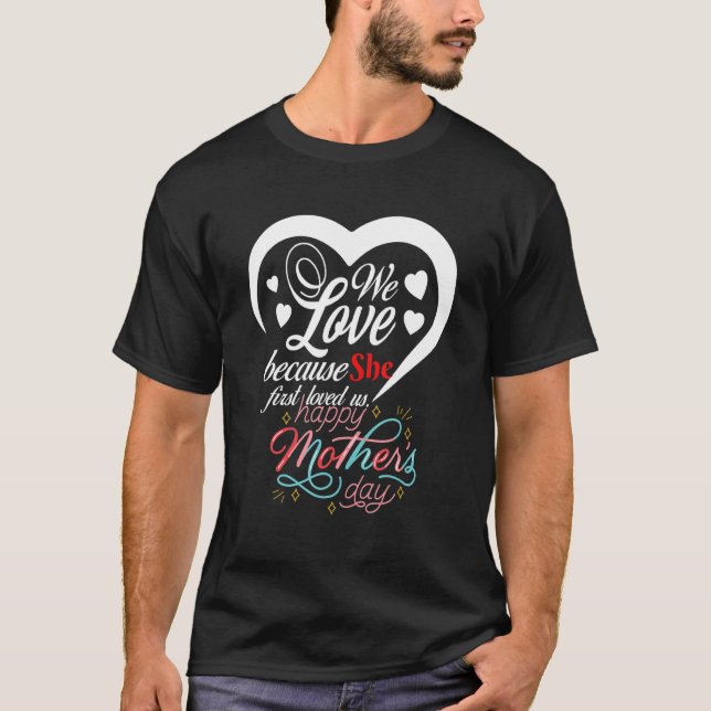 Wir Liebe, weil sie uns zuerst glückliche Mütter l T-Shirt (Vorderseite)
