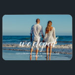 Wir lösten die Verheiratete Hochzeitsankündigung v Magnet<br><div class="desc">Für die Neuvermählten nach dem Binden des Knotens sind diese "wir haben" Hochzeitsankündigungen perfekt. Einfaches modernes Design beinhaltet eine Fotovorlage für Ihr eigenes Foto. Alle Kalligraphie- und trendige Vorlagen sind für Sie da. Fügen Sie einfach Ihr eigenes Foto hinzu und kündigen Sie das große Ereignis an. Kurz, aber süß wird...</div>
