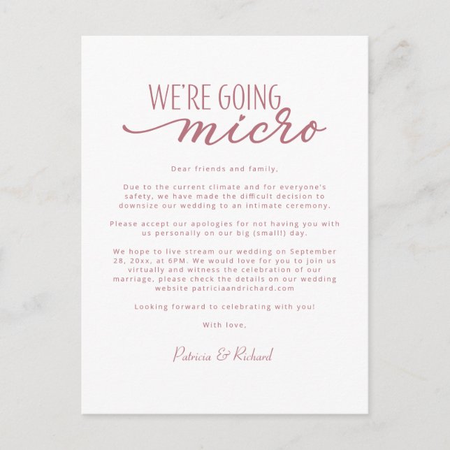 Wir machen eine Micro-Downsize-Hochzeitsankündigun Postkarte (Vorderseite)