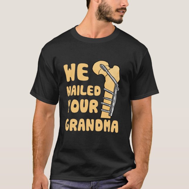 Wir nannten Ihre Oma Funny Scrub Tech T-Shirt (Vorderseite)
