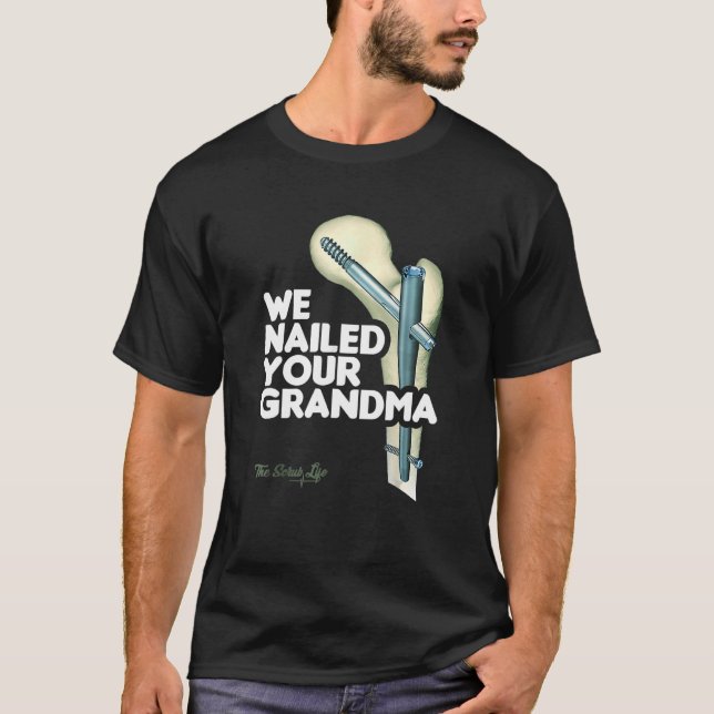 Wir nannten Ihre Oma Scrub Tech Ortho Angesagt Sur T-Shirt (Vorderseite)