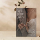 Wir sagten ja, White Overlay Empfang nur 2 Foto Einladung<br><div class="desc">Diese Hochzeitsankündigung ist eine gute Möglichkeit, um Ihre Freunde und Familie lassen wissen, dass Sie sich entwickelt haben, eine geheime Zeremonie oder private Hochzeit hatte, und wollte, mit ihnen zu feiern! Die Vorderseite der Karte zeigt Ihr bevorzugtes vertikales Foto mit den Worten "We Said Yes" oben in einem gedämpften, weißen,...</div>