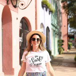 Wir sagten Mexico White Funny Bachelorette T-Shirt<br><div class="desc">Niedliches modernes Design für die Hochzeitsfeier oder für einen Bachelorette. Die Wirblen Worte" Wir sagten Mexiko " auf einem weißen Abschlag,  hat ein Herz und ist sicher,  bemerkt zu werden. Junggeselinnen-Abschied Destination.. Mexiko. Kann für das Abendessen der Probe getragen werden,  zusammen mit Ihrer Hochzeitsfeier.</div>