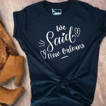 Wir sagten New Orleans Funny Black Bachelorette T-Shirt<br><div class="desc">Niedliches modernes Design für die Hochzeitsfeier oder für einen Bachelorette. Die Wirblen Worte" Wir sagten New Orleans" auf einem schwarzen Abschlag,  hat ein Herz und wird sicher bemerkt werden. Junggeselinnen-Abschied Destination... New Orleans,  Kann für Probe Abendessen getragen werden,  und zusammen mit Ihrer Hochzeitsfeier.</div>