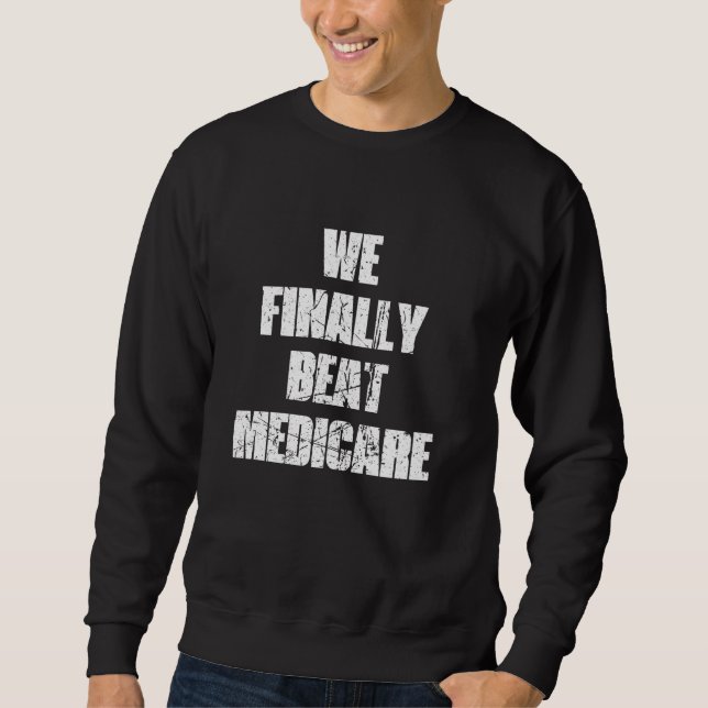 WIR SCHLIESSLICH BEAT MEDICARE 2024 SWEATSHIRT (Vorderseite)
