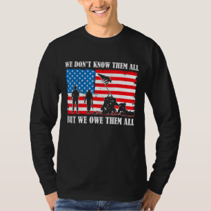 Wir schulden ihnen alle den Soldaten der US-Flagge T-Shirt