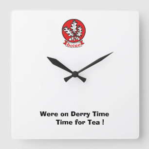 Wir sind auf Derry-Zeit - Zeit für eine Tasse Tee. Quadratische Wanduhr