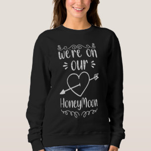 Wir sind auf unserer Hochzeitsreise Frischvermählt Sweatshirt