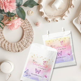 Wir sind bezaubert, Sie mit einer Schmetterlingswa Geschenktütchen