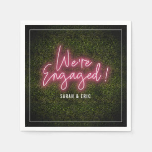 Wir sind eine Verlobte Pink Neon Engagement Party Serviette