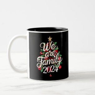 Wir sind Familie Weihnachten 2024 Matching Pajama Zweifarbige Tasse